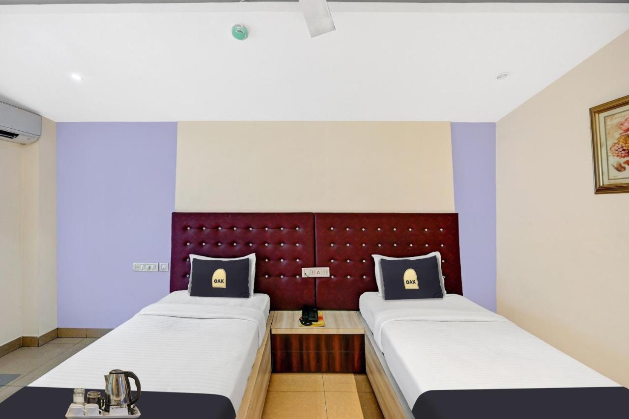 מלון בובנשוואר Townhouse Oak Pentagon Residency מראה חיצוני תמונה