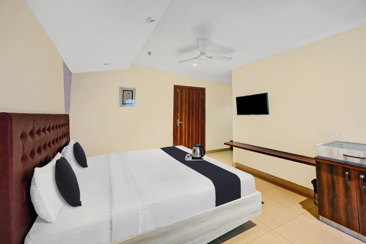מלון בובנשוואר Townhouse Oak Pentagon Residency מראה חיצוני תמונה